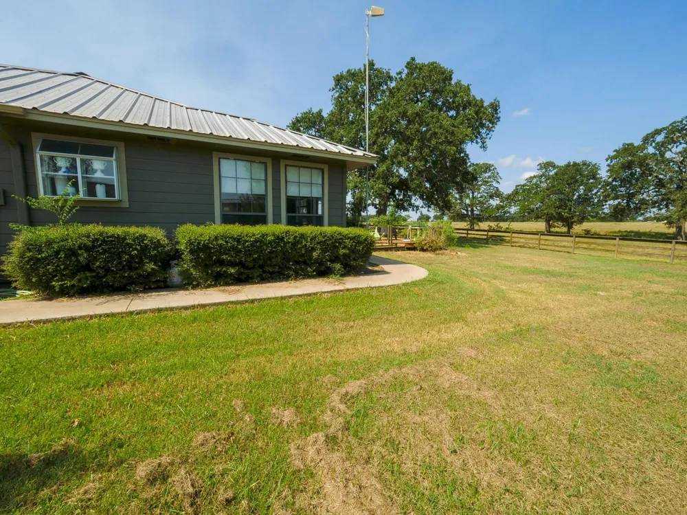 18 Baker Ridge Road Madisonville, TX 75852