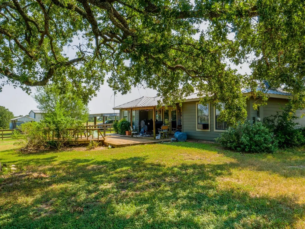 18 Baker Ridge Road Madisonville, TX 75852