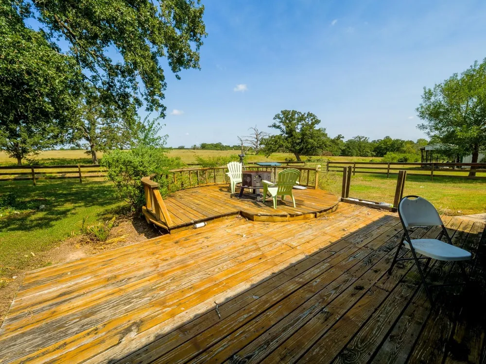 18 Baker Ridge Road Madisonville, TX 75852