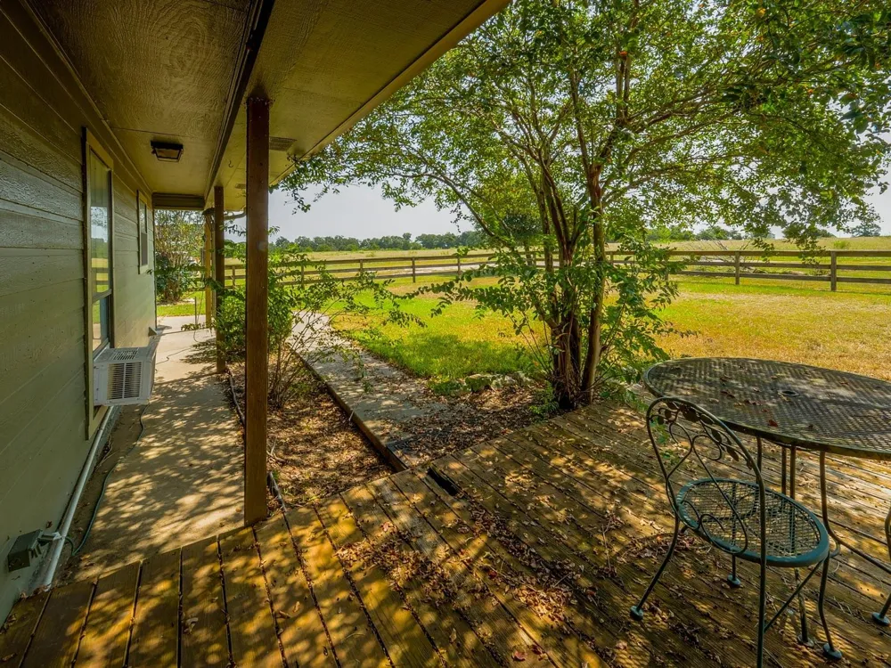 18 Baker Ridge Road Madisonville, TX 75852