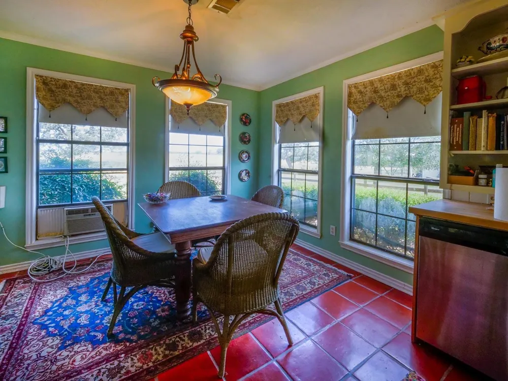 18 Baker Ridge Road Madisonville, TX 75852