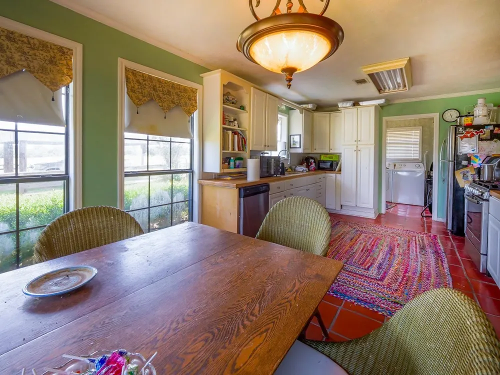 18 Baker Ridge Road Madisonville, TX 75852
