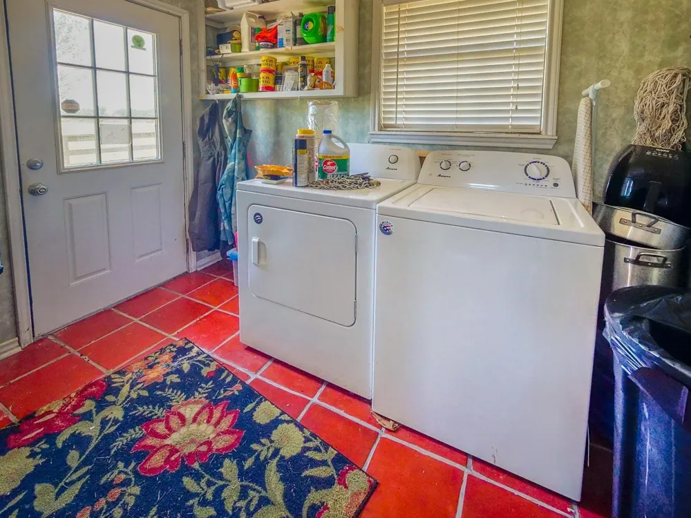 18 Baker Ridge Road Madisonville, TX 75852