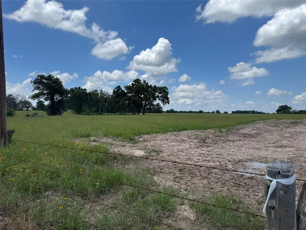 18 Baker Ridge Road Madisonville, TX 75852