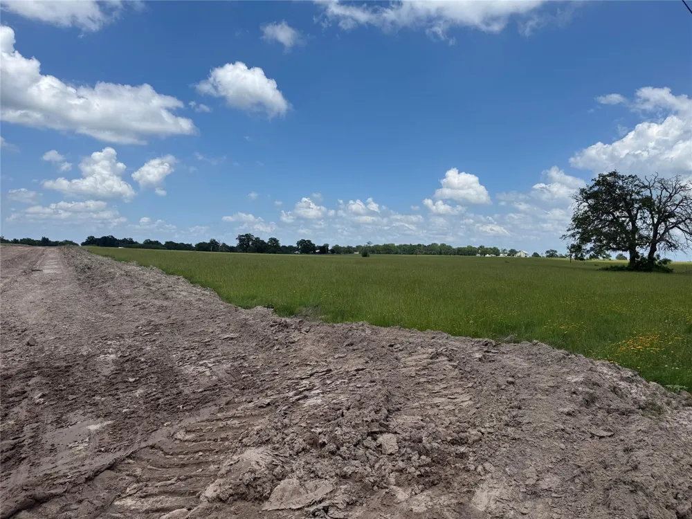 18 Baker Ridge Road Madisonville, TX 75852