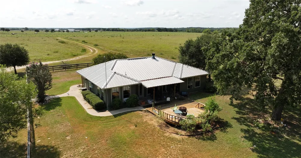 18 Baker Ridge Road Madisonville, TX 75852