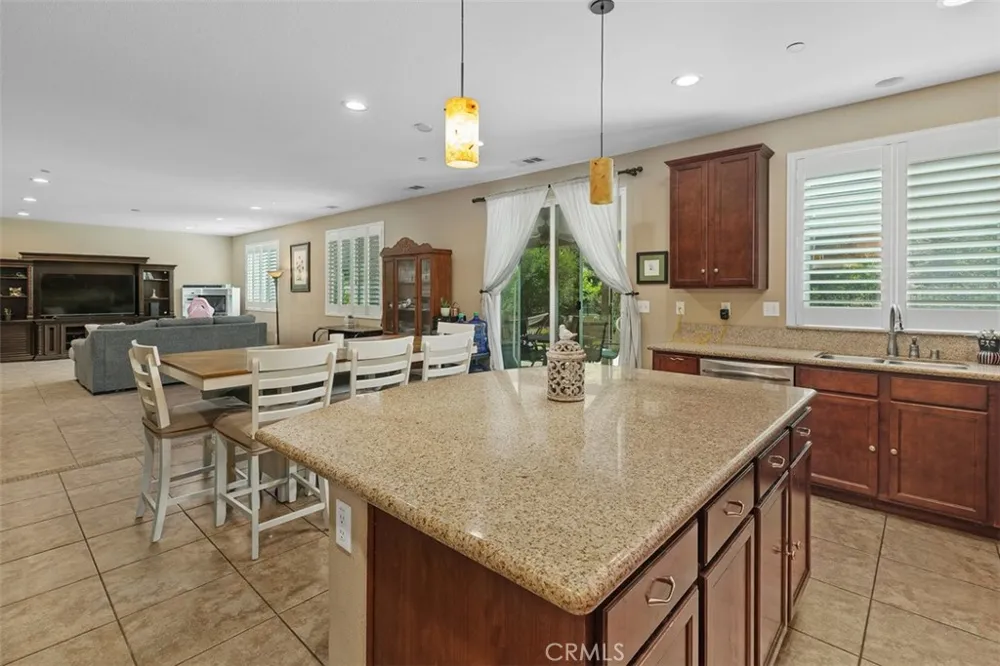 16820 Golden Bluff Riverside, CA 92503