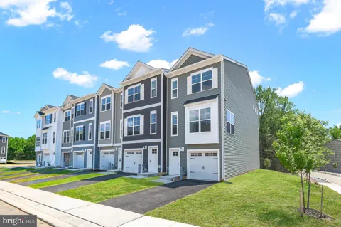 722 BUR OAK COURT