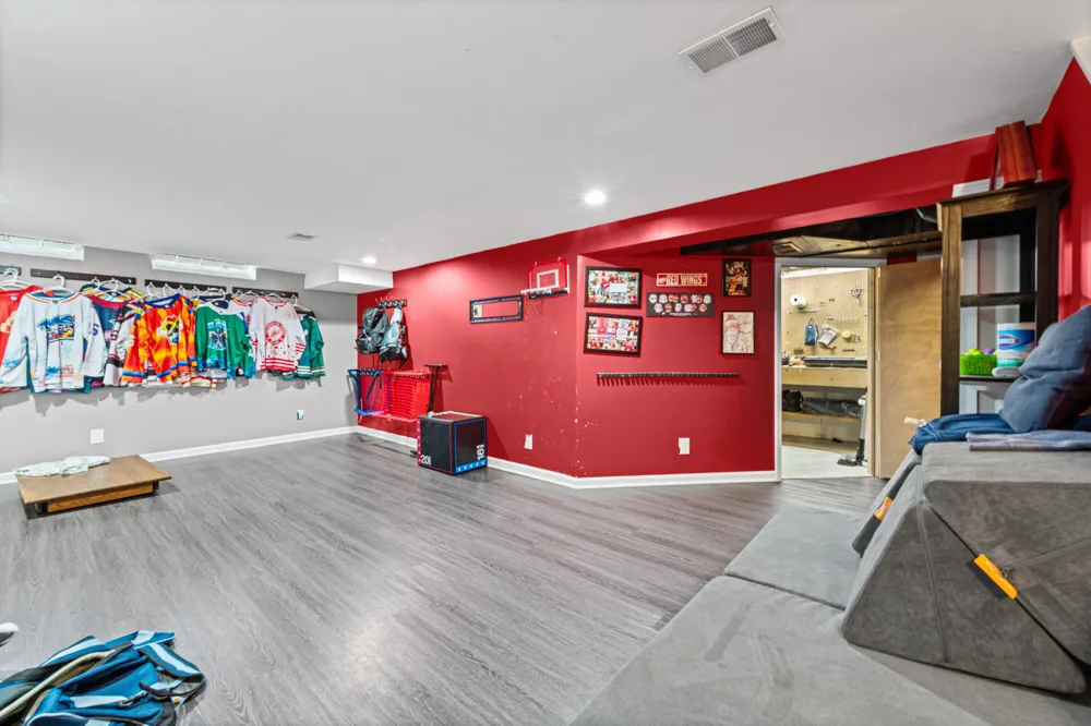 14638 Westmore Street Livonia, MI 48154