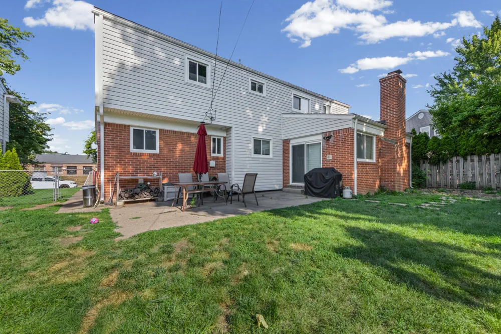 14638 Westmore Street Livonia, MI 48154