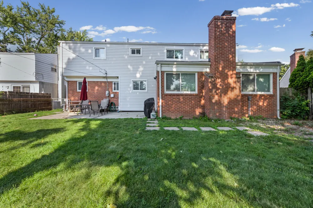 14638 Westmore Street Livonia, MI 48154