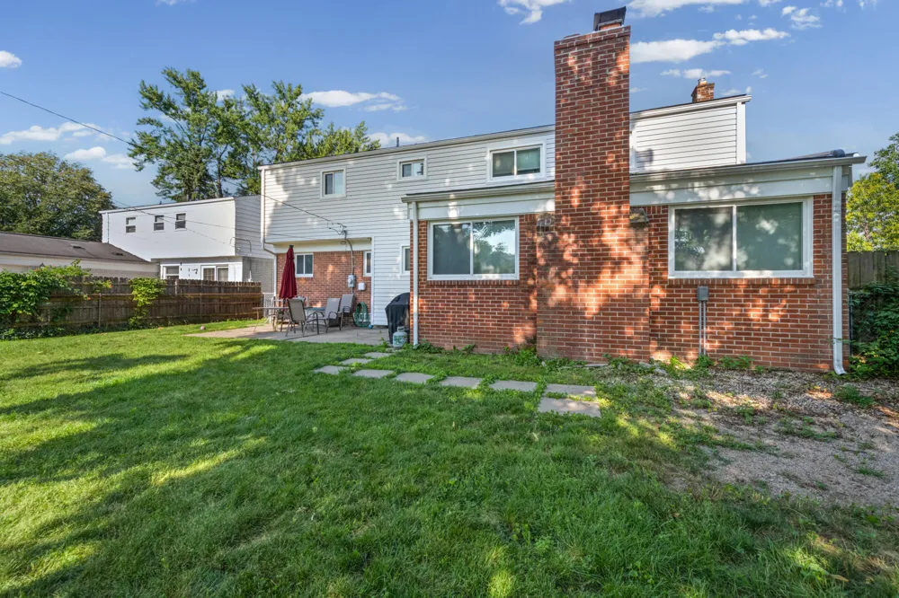 14638 Westmore Street Livonia, MI 48154