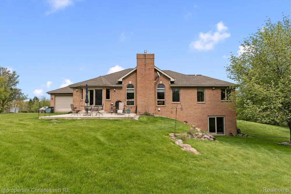 23071 Napier Road Lyon Charter Township, MI 48167