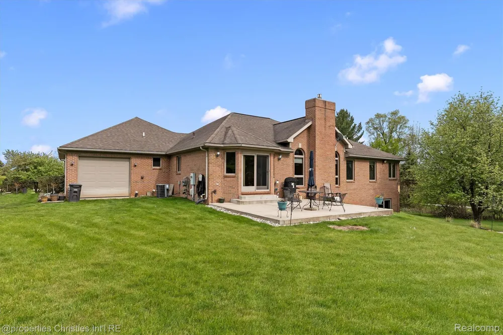 23071 Napier Road Lyon Charter Township, MI 48167