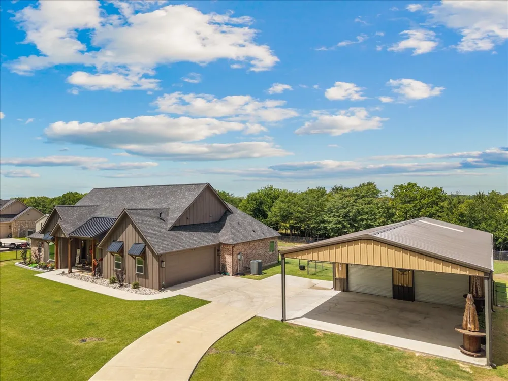 381 County Road 4945 Leonard, TX 75452