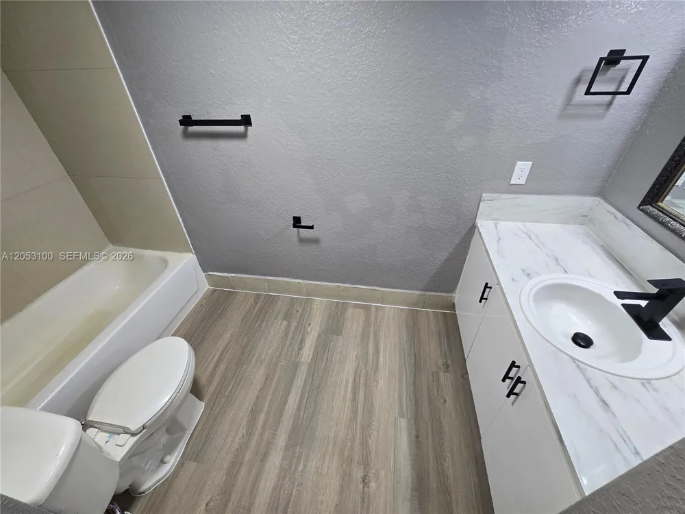 12555 NW 11th Way #103 Miami, FL 33182