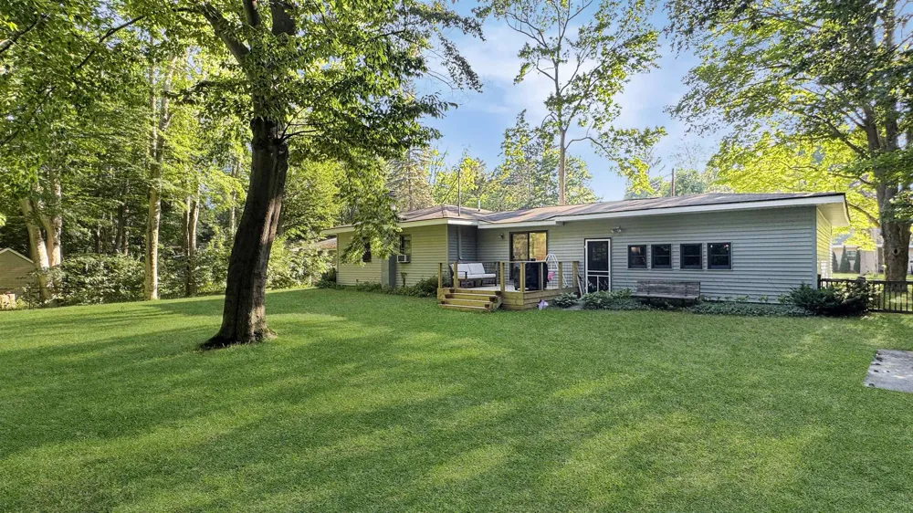 226 Seneca Place Cadillac City, MI 49601