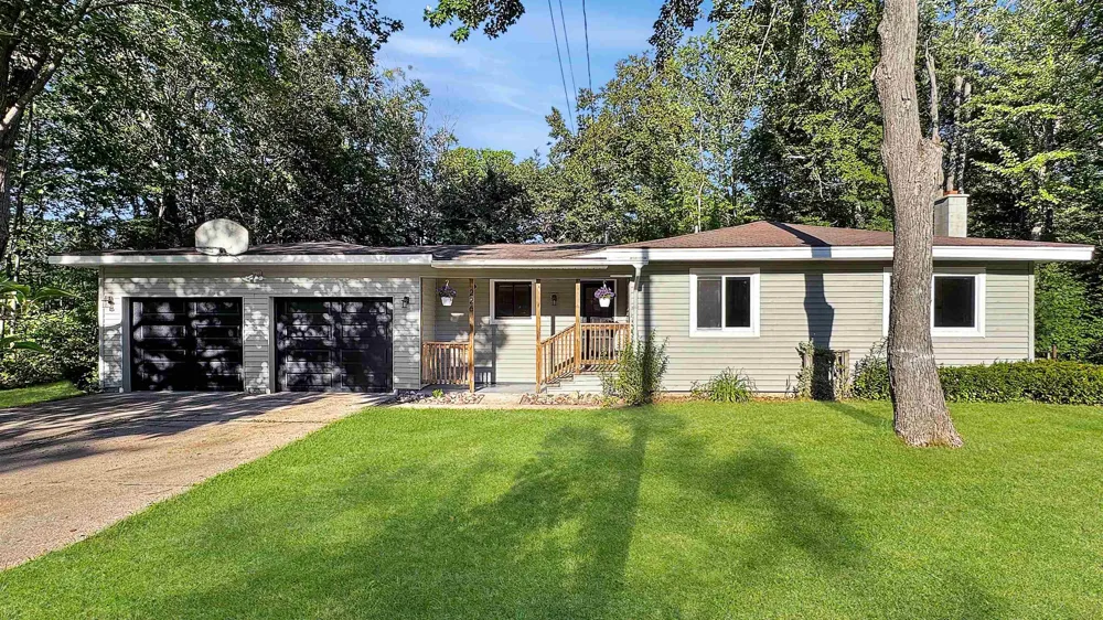 226 Seneca Place Cadillac City, MI 49601