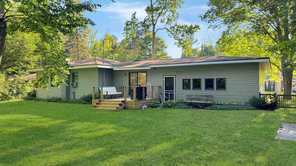 226 Seneca Place Cadillac City, MI 49601