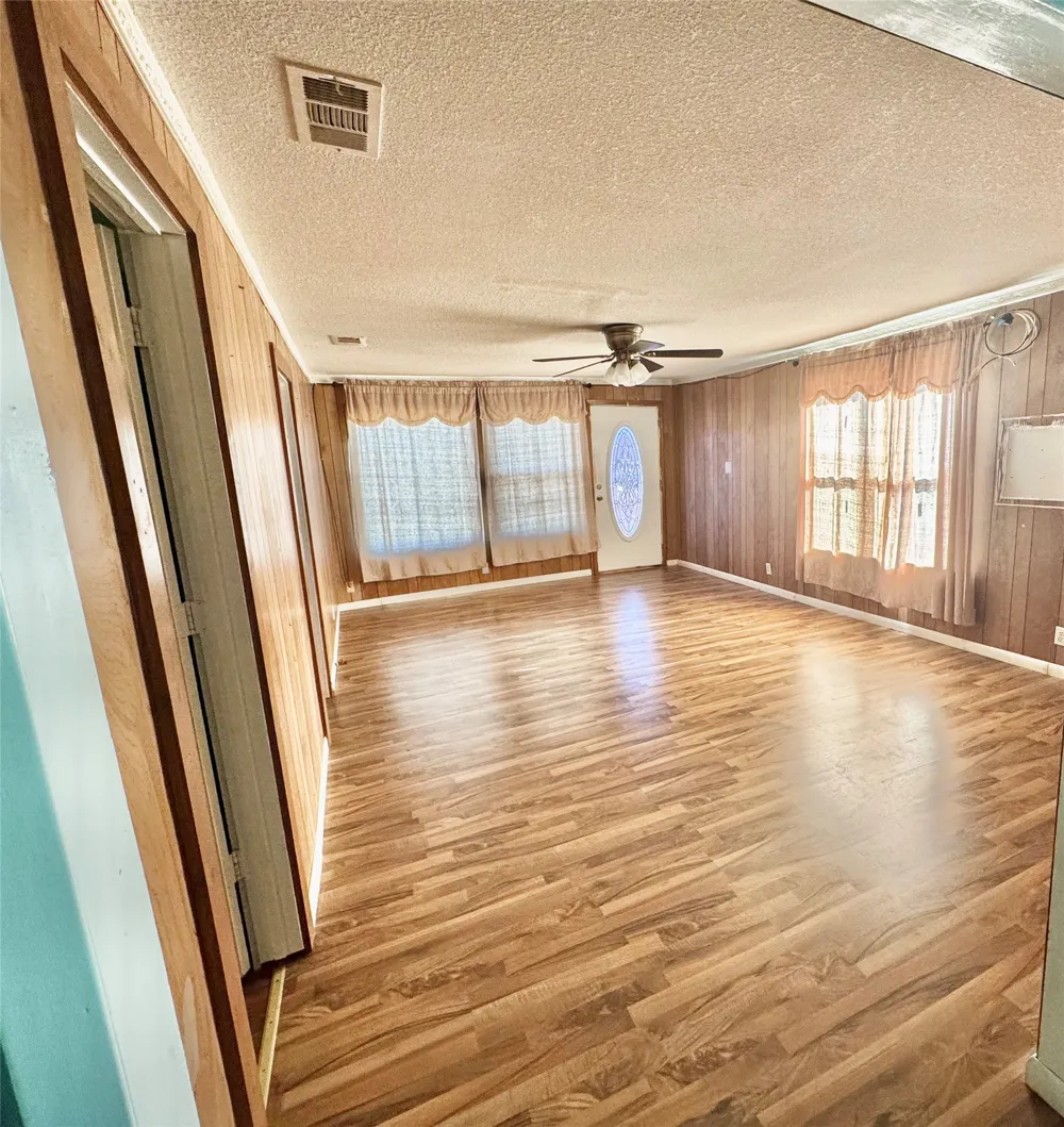238 S 8th Street Jacksboro, TX 76458