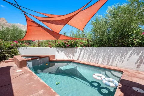 54020 Avenida Cortez