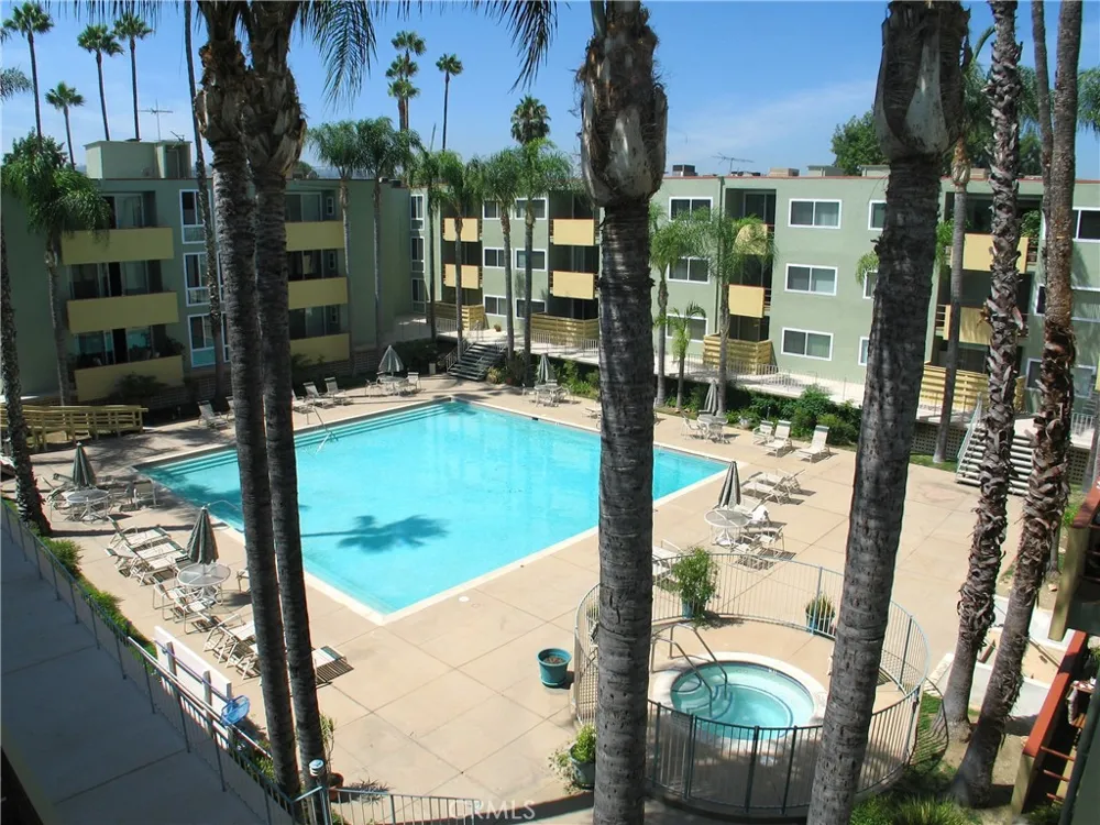 4915 Tyrone #221 Sherman Oaks, CA 91423