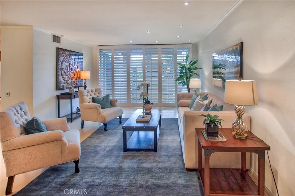 4915 Tyrone #221 Sherman Oaks, CA 91423