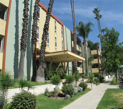 4915 Tyrone #221