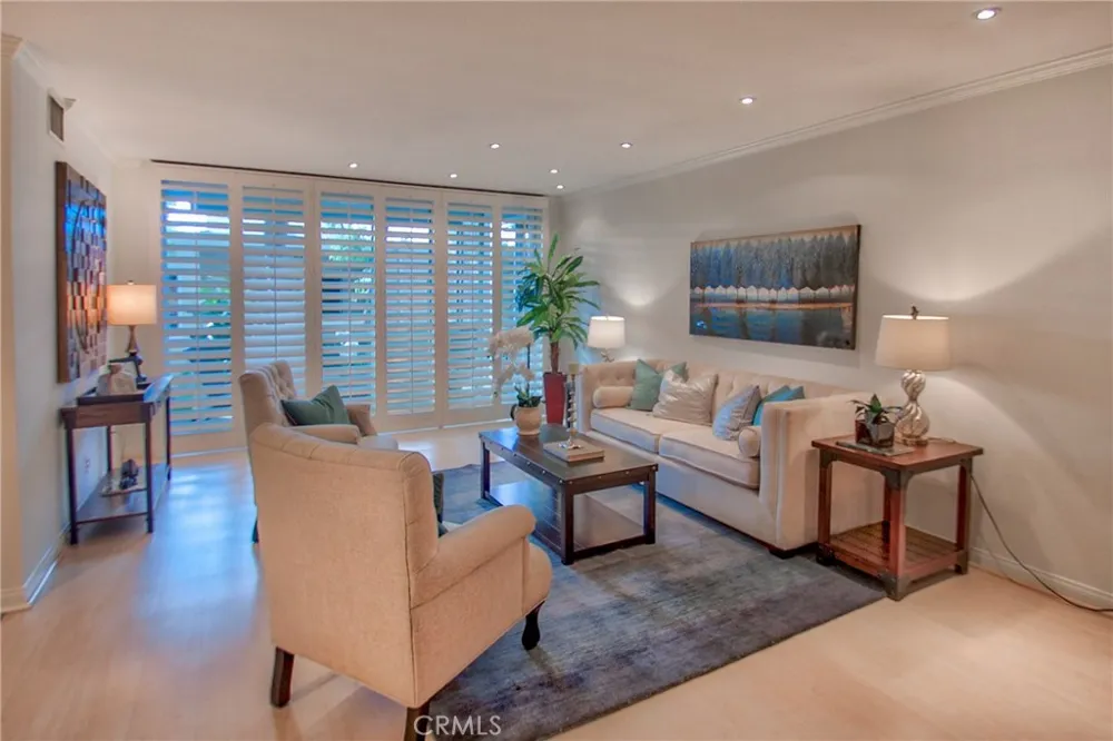 4915 Tyrone #221 Sherman Oaks, CA 91423
