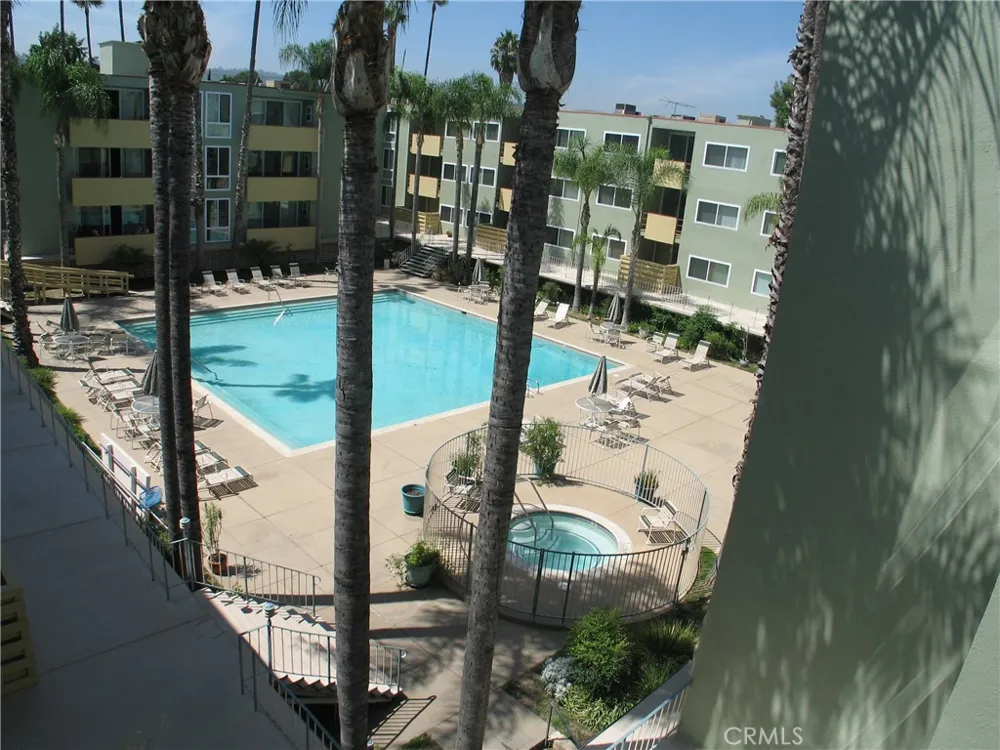 4915 Tyrone #221 Sherman Oaks, CA 91423