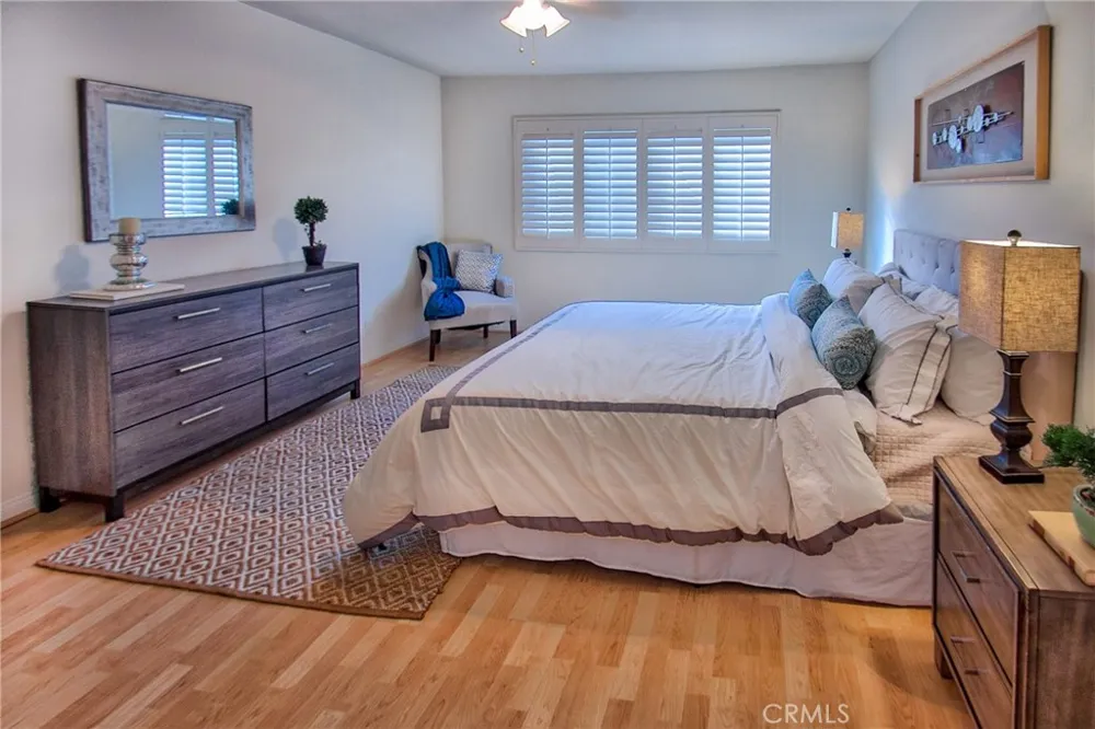 4915 Tyrone #221 Sherman Oaks, CA 91423