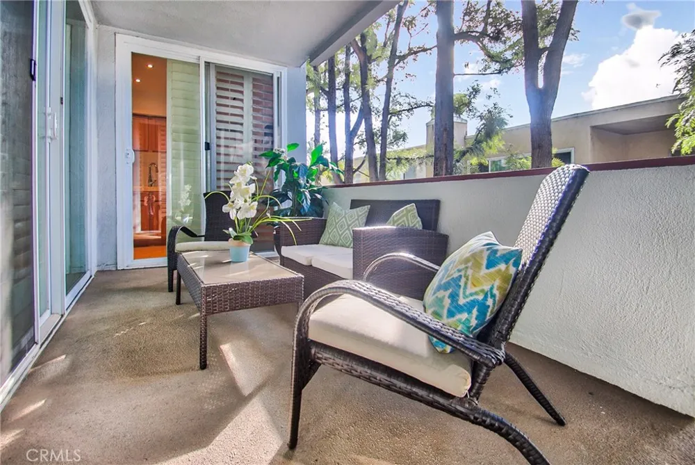 4915 Tyrone #221 Sherman Oaks, CA 91423