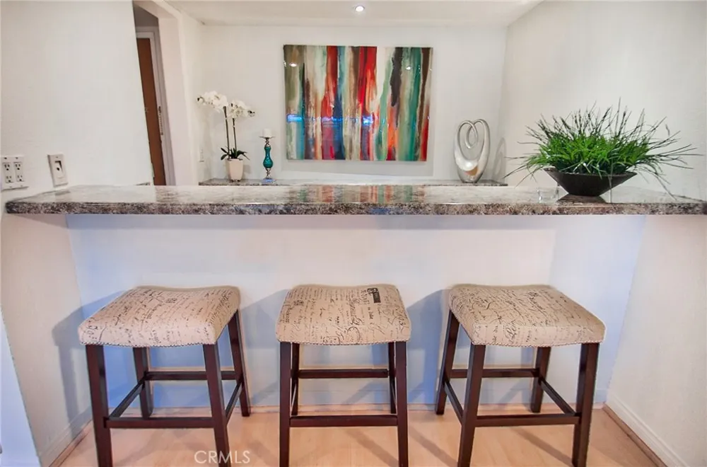 4915 Tyrone #221 Sherman Oaks, CA 91423