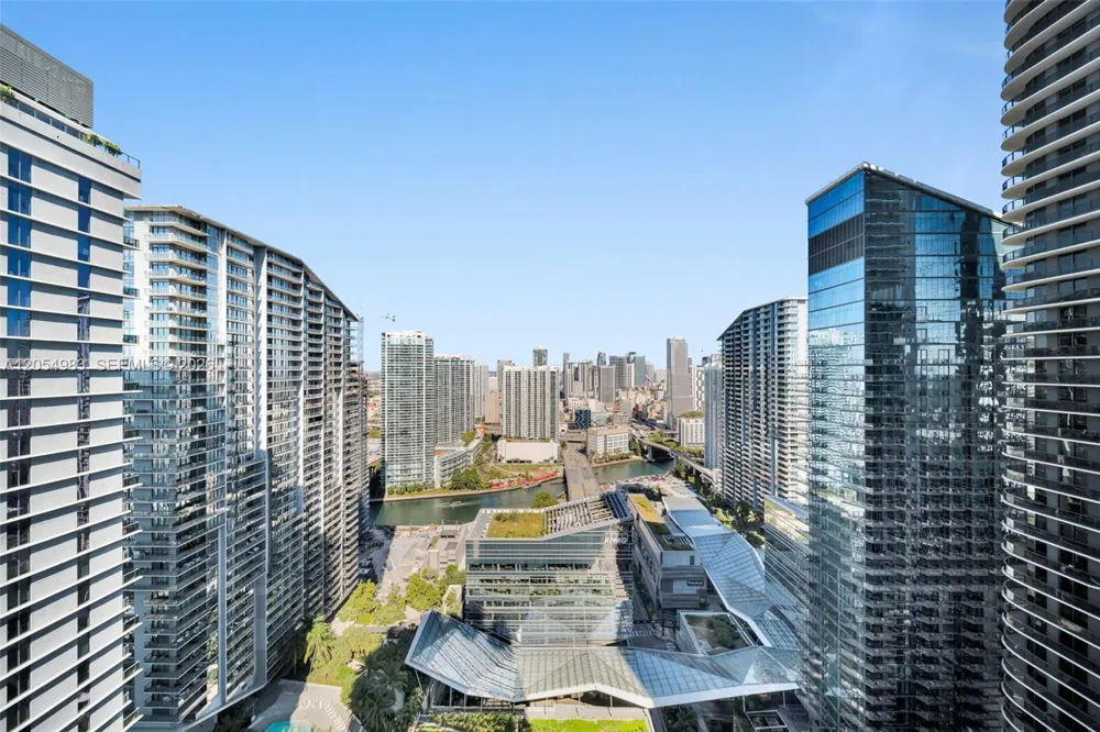 45 SW 9th St #3909 Miami, FL 33130