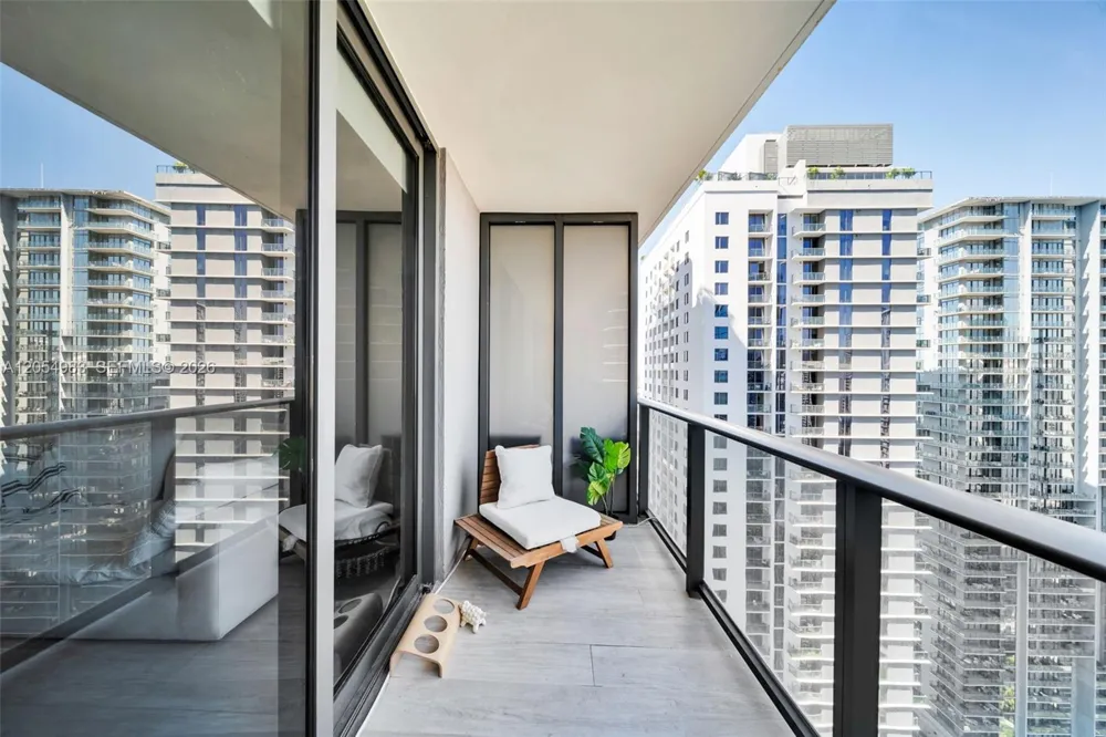 45 SW 9th St #3909 Miami, FL 33130