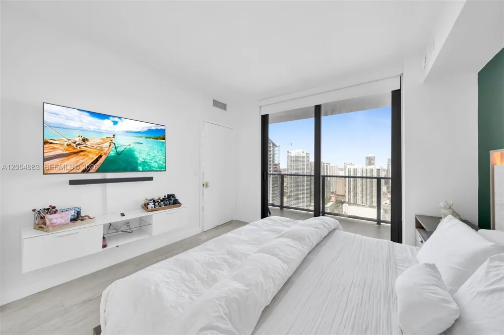 45 SW 9th St #3909 Miami, FL 33130