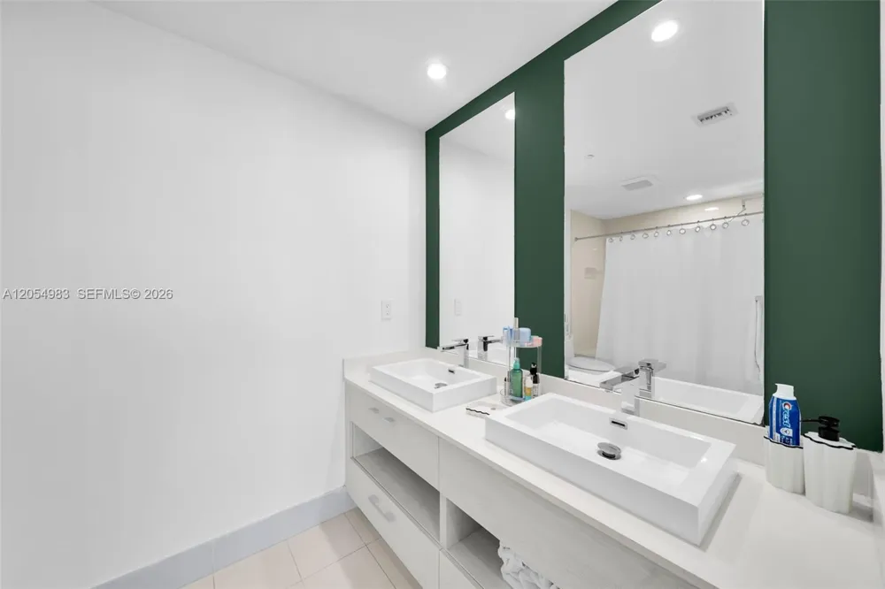 45 SW 9th St #3909 Miami, FL 33130