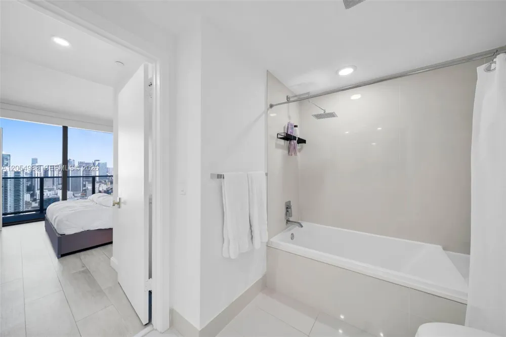 45 SW 9th St #3909 Miami, FL 33130