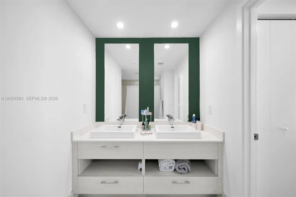 45 SW 9th St #3909 Miami, FL 33130