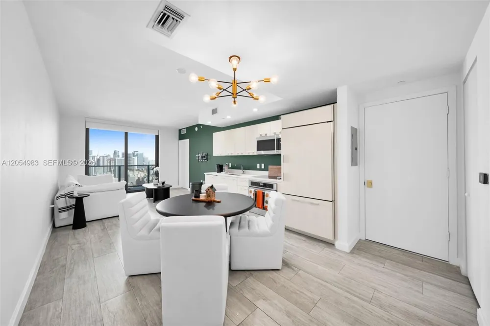 45 SW 9th St #3909 Miami, FL 33130