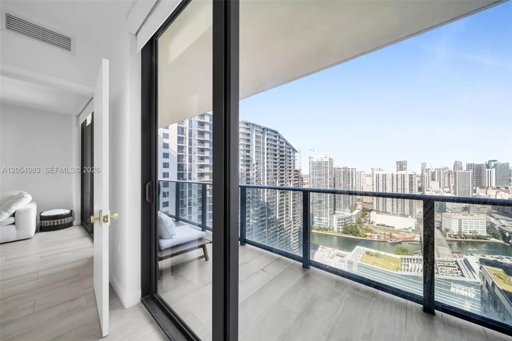 45 SW 9th St #3909 Miami, FL 33130