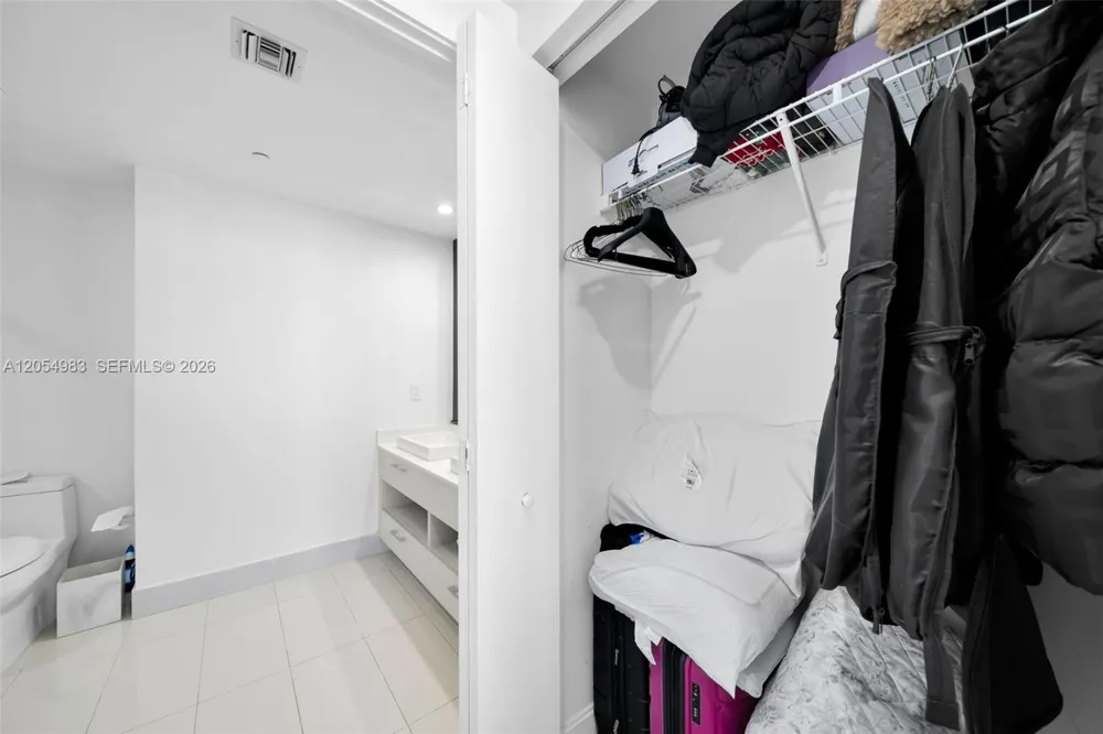 45 SW 9th St #3909 Miami, FL 33130