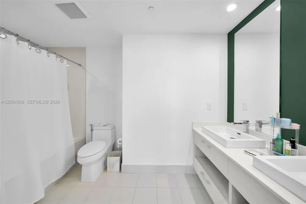 45 SW 9th St #3909 Miami, FL 33130
