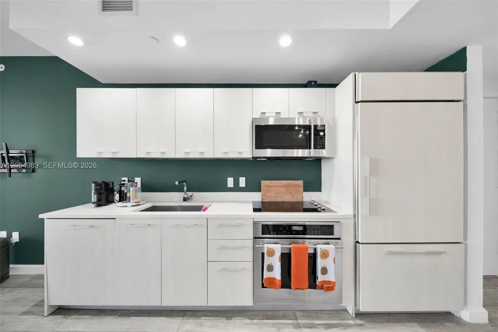45 SW 9th St #3909 Miami, FL 33130