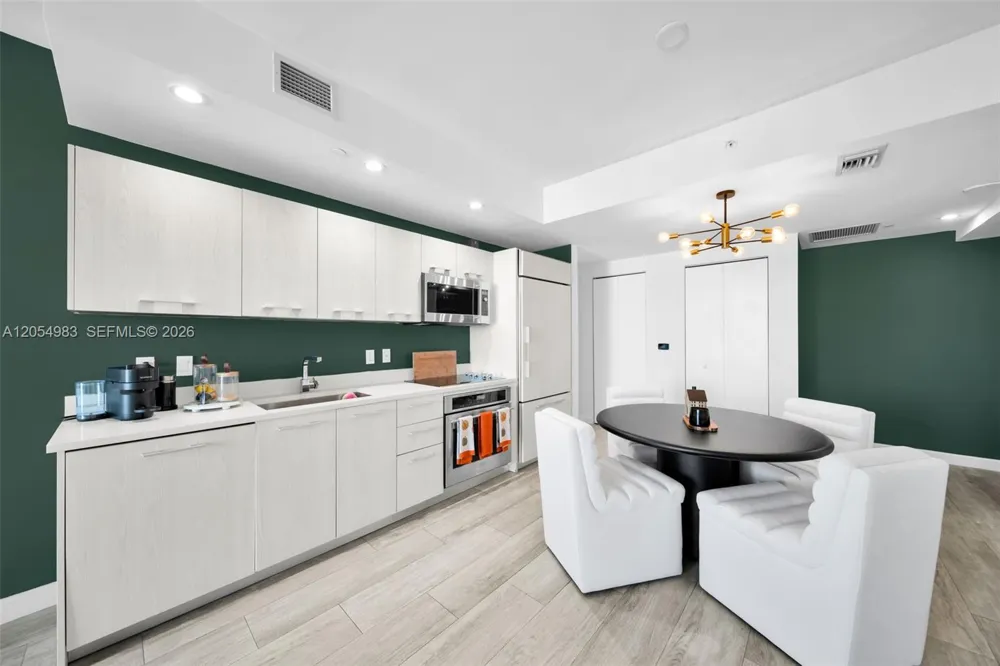 45 SW 9th St #3909 Miami, FL 33130