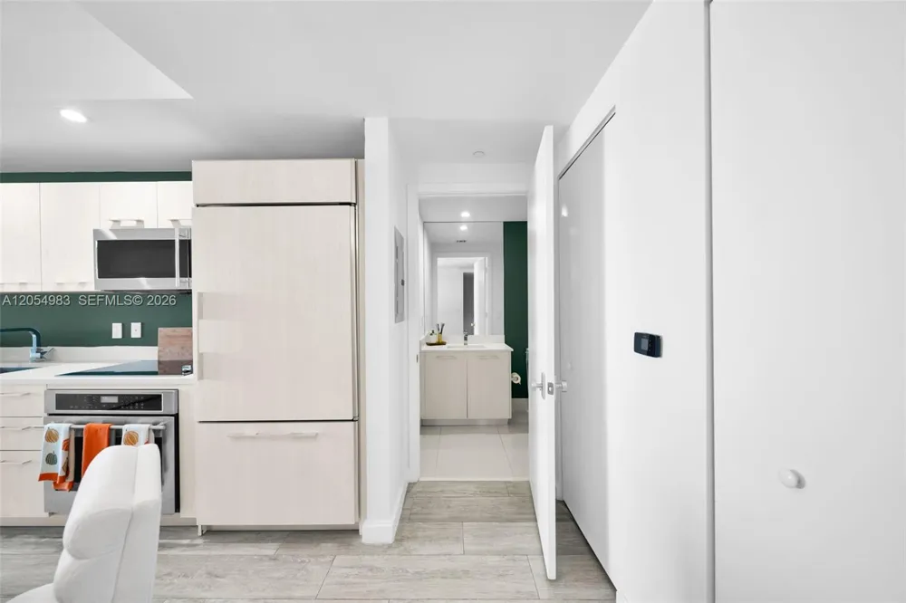 45 SW 9th St #3909 Miami, FL 33130