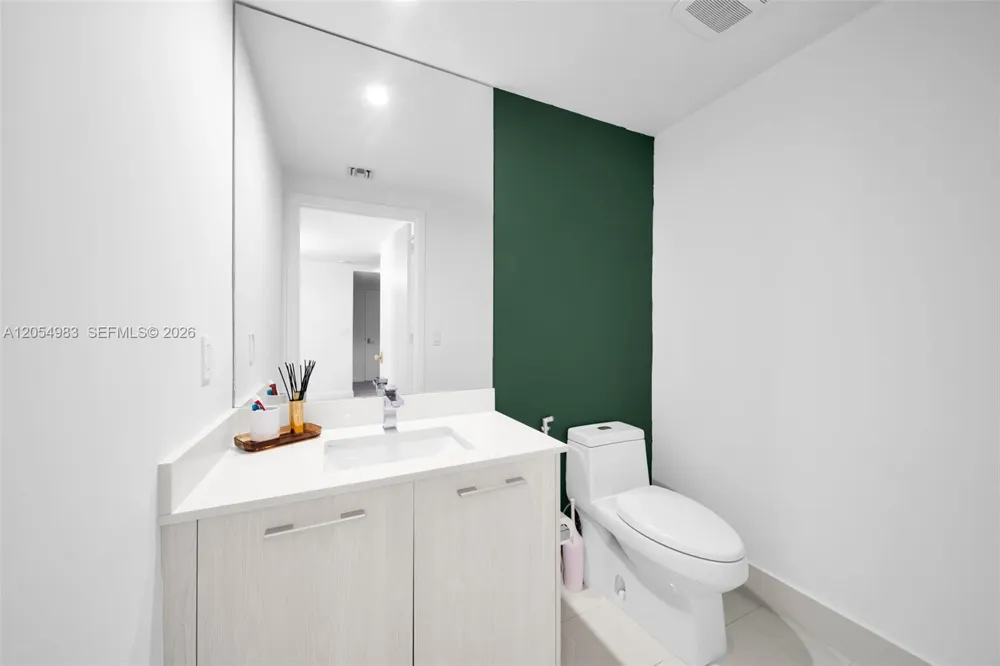 45 SW 9th St #3909 Miami, FL 33130