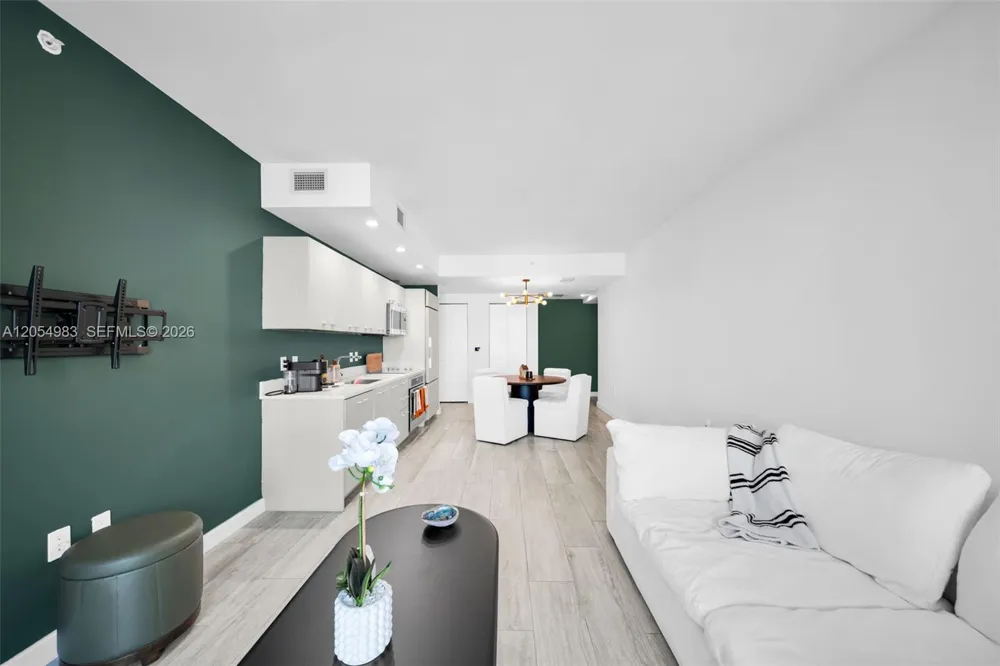 45 SW 9th St #3909 Miami, FL 33130