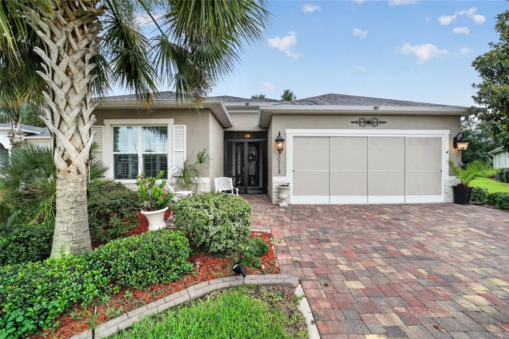 10212 JULIA ISLES AVENUE Oxford, FL 34484