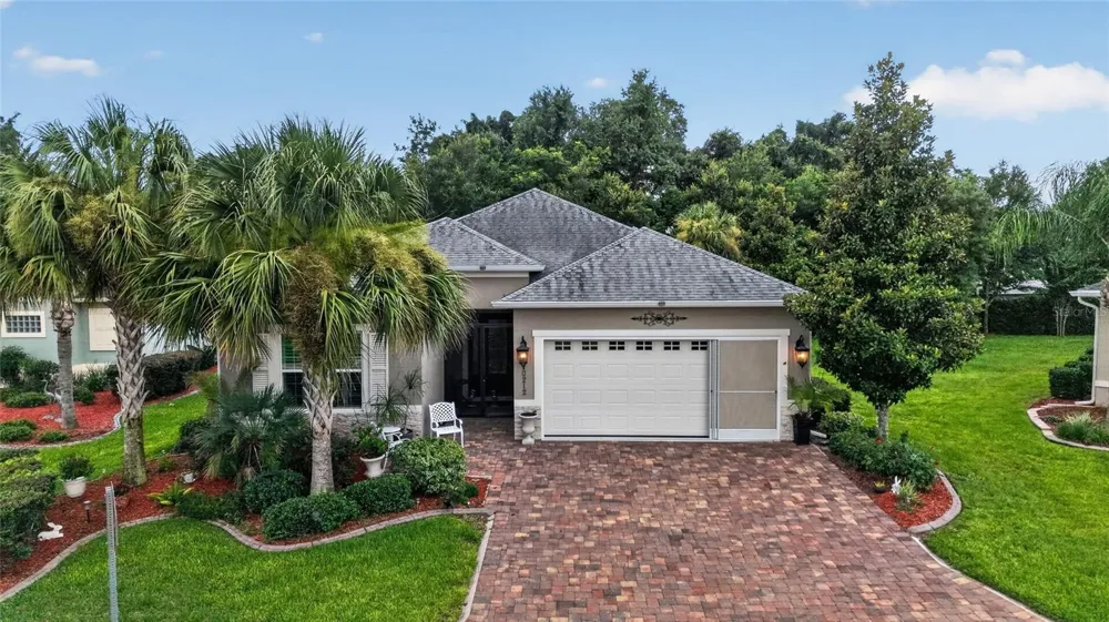 10212 JULIA ISLES AVENUE Oxford, FL 34484